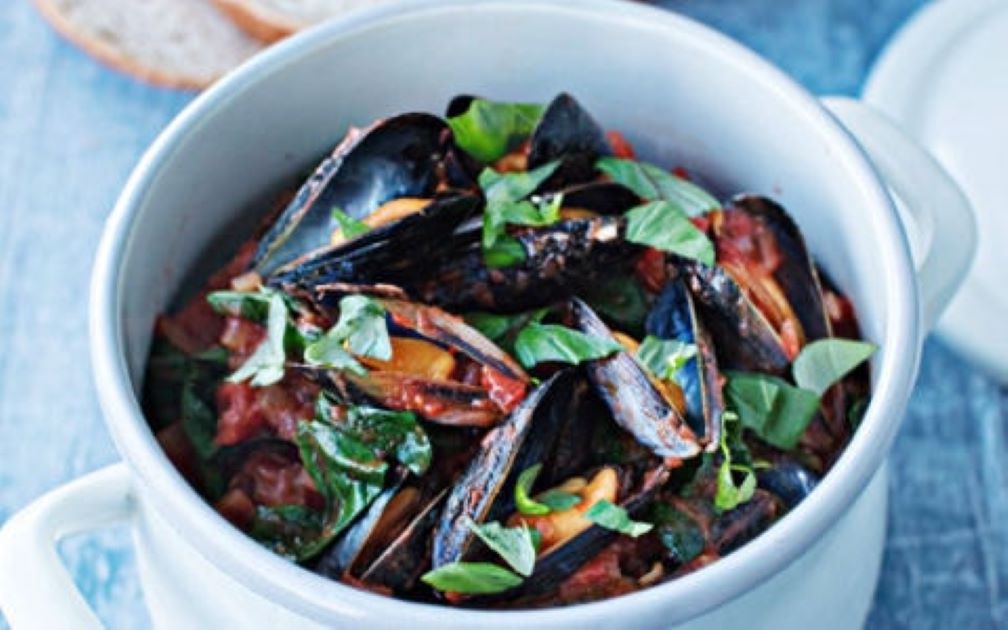 Mussels in Tomato and Spinach Sauce