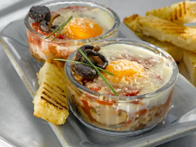 Baked Eggs with Ham and Mushrooms