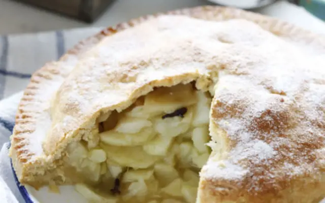 Simple Apple Tart with Custard