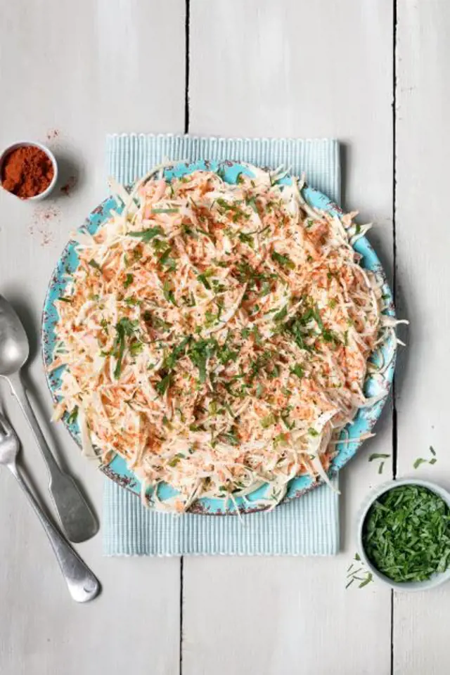 How to Make Homemade Coleslaw