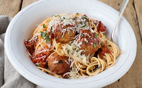 Meatballs with Spicy Tomato Sauce and Spaghetti