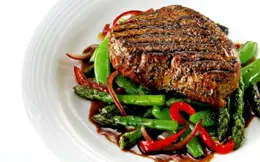 Organic Steak with Grilled Vegetables