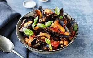 Spicy Mussels with Tomato and Chickpeas
