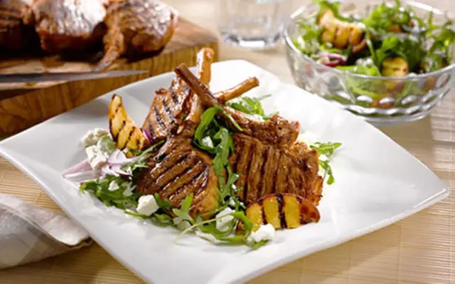 Lamb Cutlets with Garlic, Lemon and Paprika Marinade