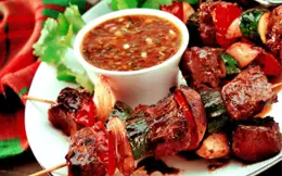 Steak Kebabs with Ketchup Dressing