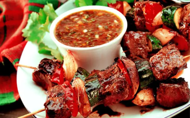 Steak Kebabs with Ketchup Dressing