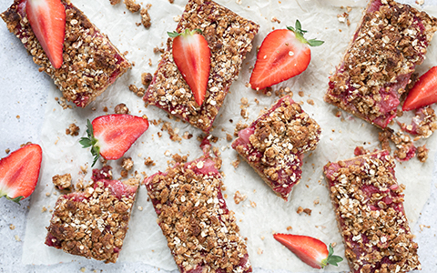 Strawberry and Oat Cereal Bars