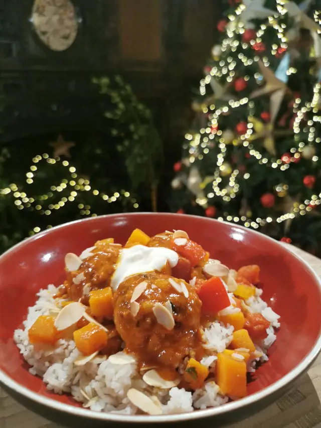 Neven's Lamb Meatball and Coconut Curry